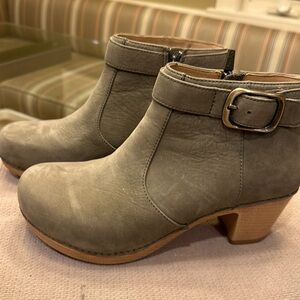 Danilo Autumn Buckle Bootie, sage green, 38